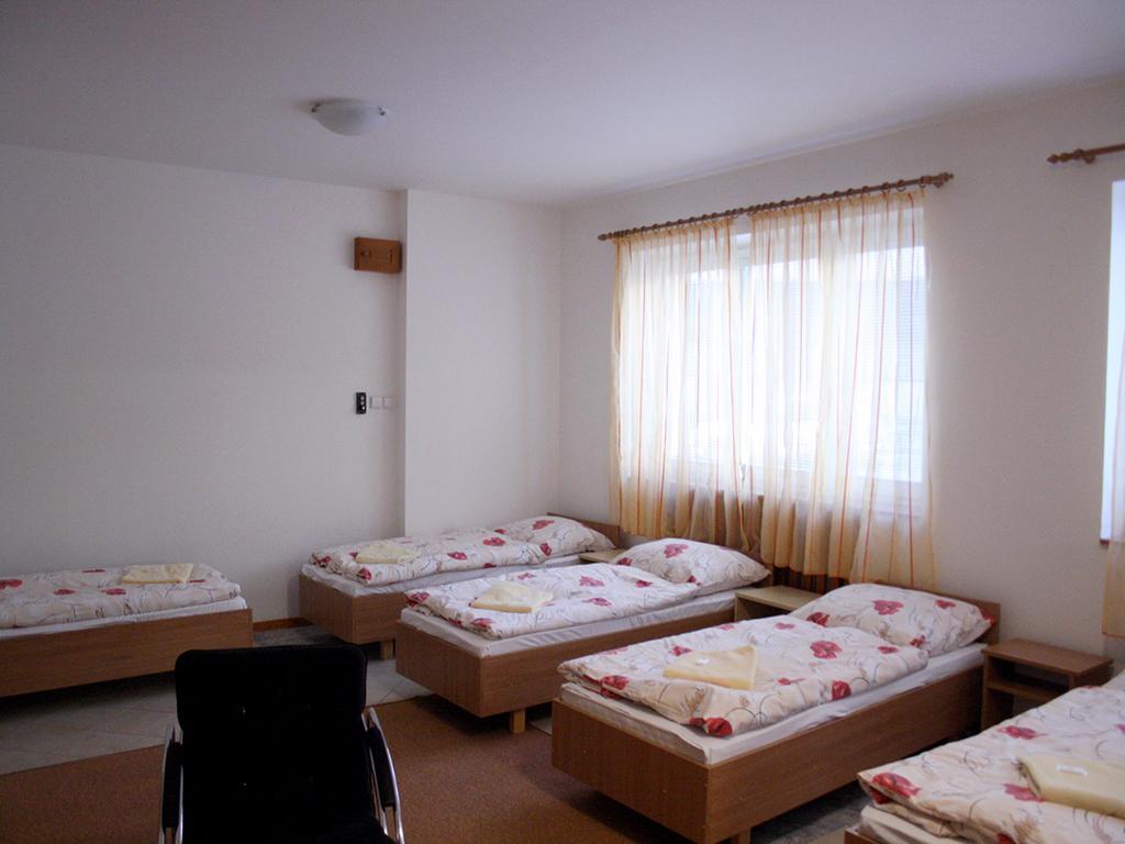 Penzión Koras Vrútky Habitación foto