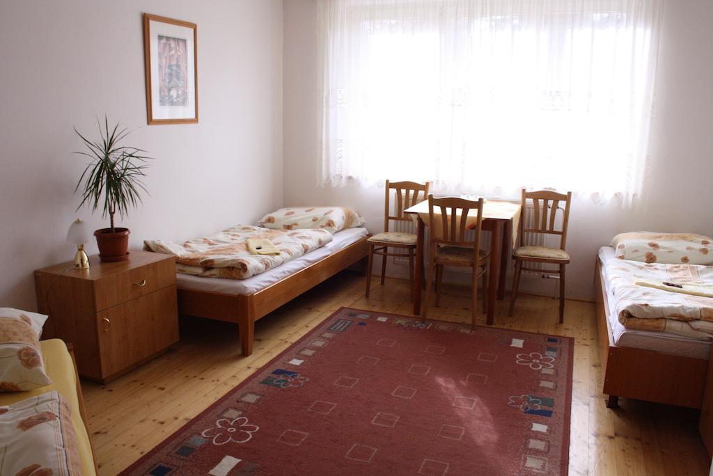 Penzión Koras Vrútky Habitación foto