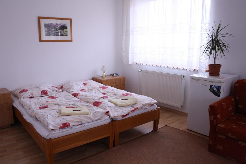 Penzión Koras Vrútky Habitación foto