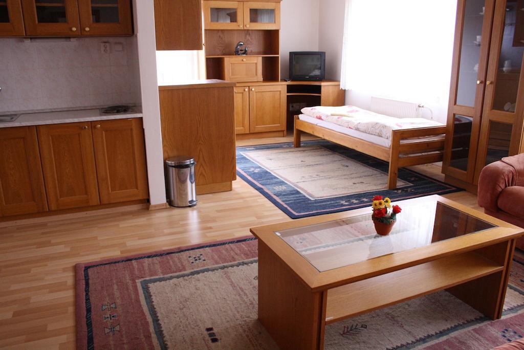Penzión Koras Vrútky Habitación foto