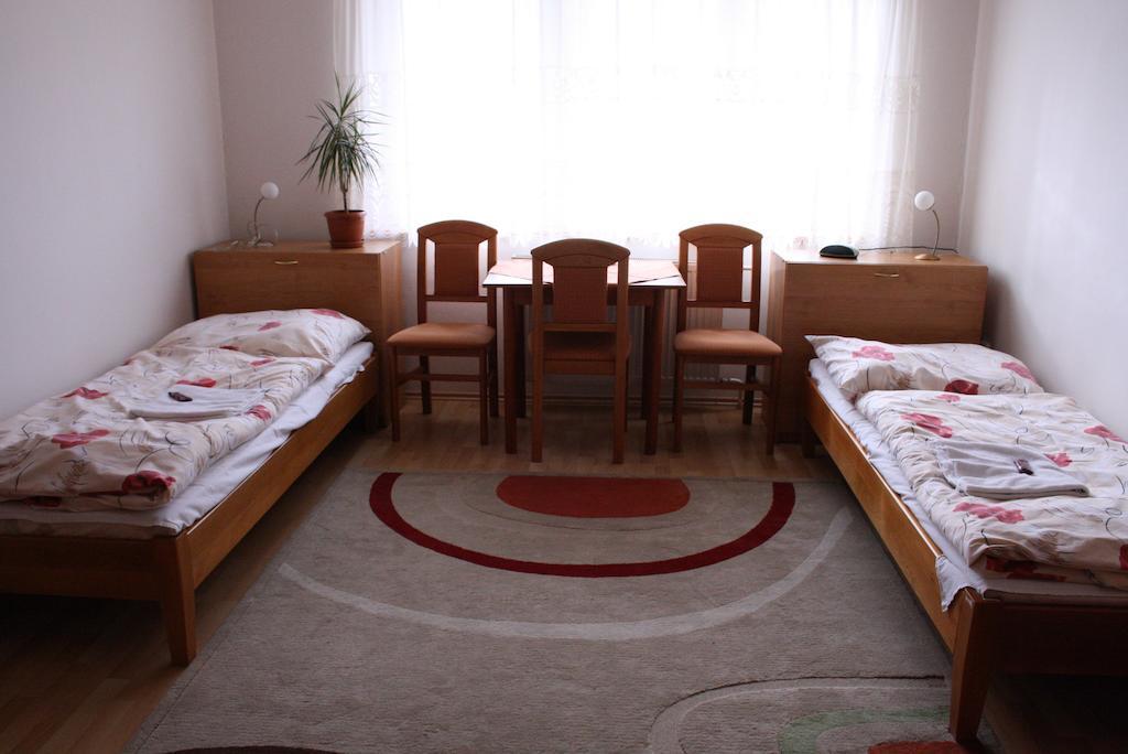 Penzión Koras Vrútky Habitación foto