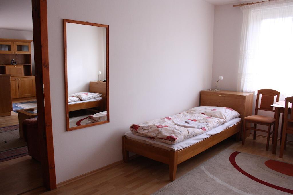 Penzión Koras Vrútky Habitación foto