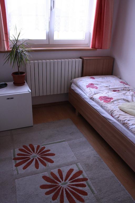 Penzión Koras Vrútky Habitación foto